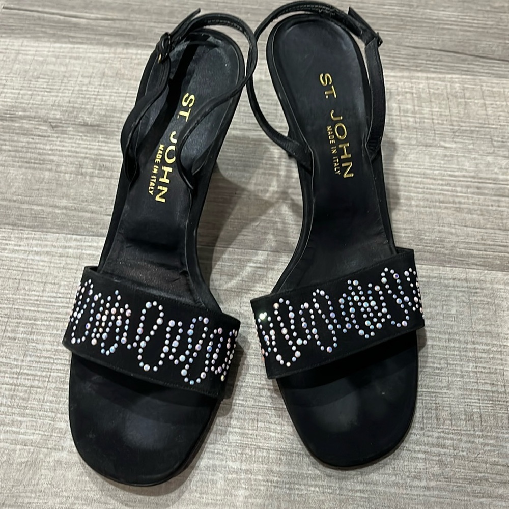 ST JOHN Vintage   Irrina Black Crepe Strap Sandals Size 8.5